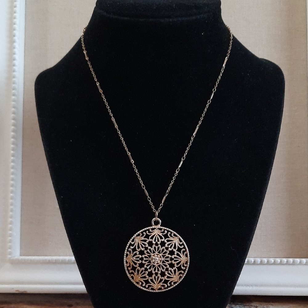 1928 Gold-tone Pendant Necklace